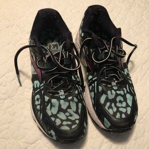 Brooks Ravenn running shoes size 8.5